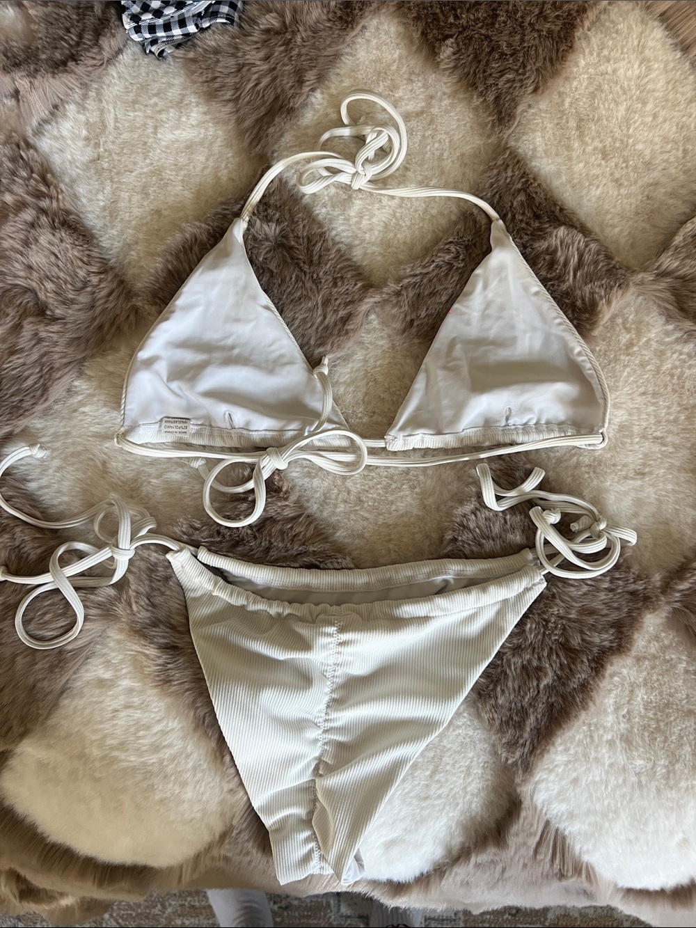 White bikini - Picture 2 of 2